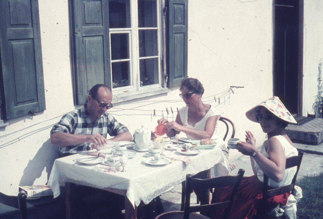 german citizens in discussion